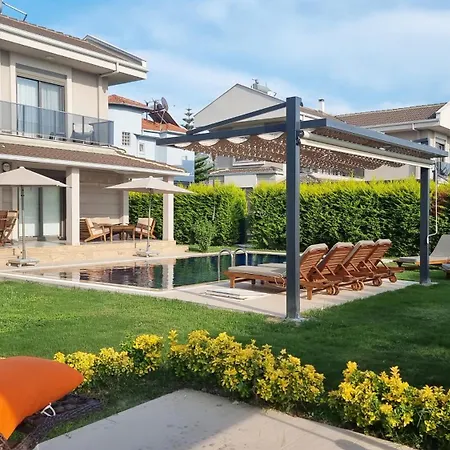 Villa Carmen-1 *